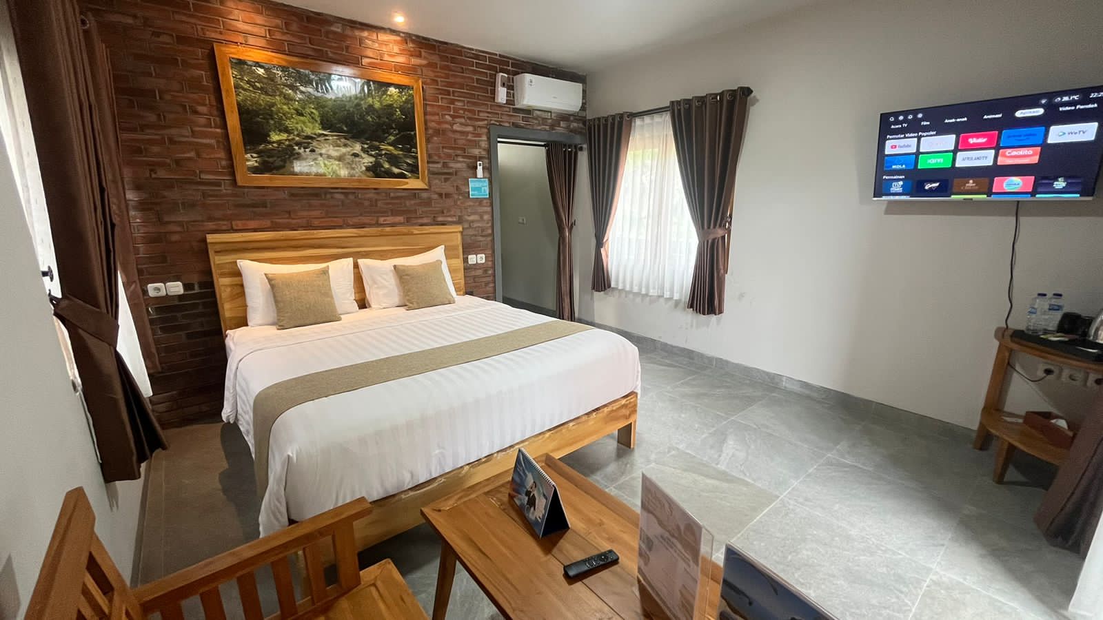 Queen Deluxe Room