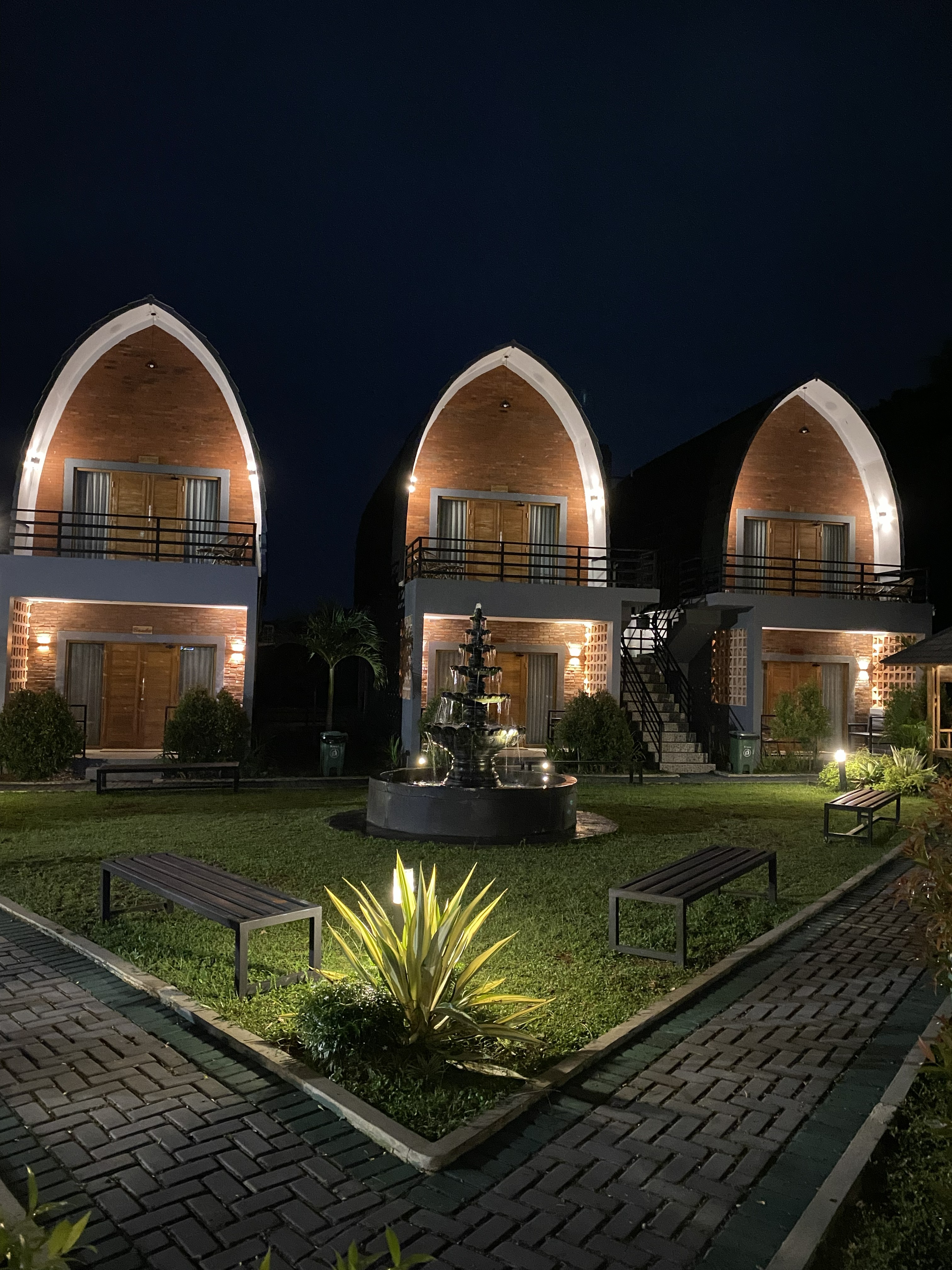 Fasilitas kamar Villa Padi Ciletuh — AC, Smart TV, water heater