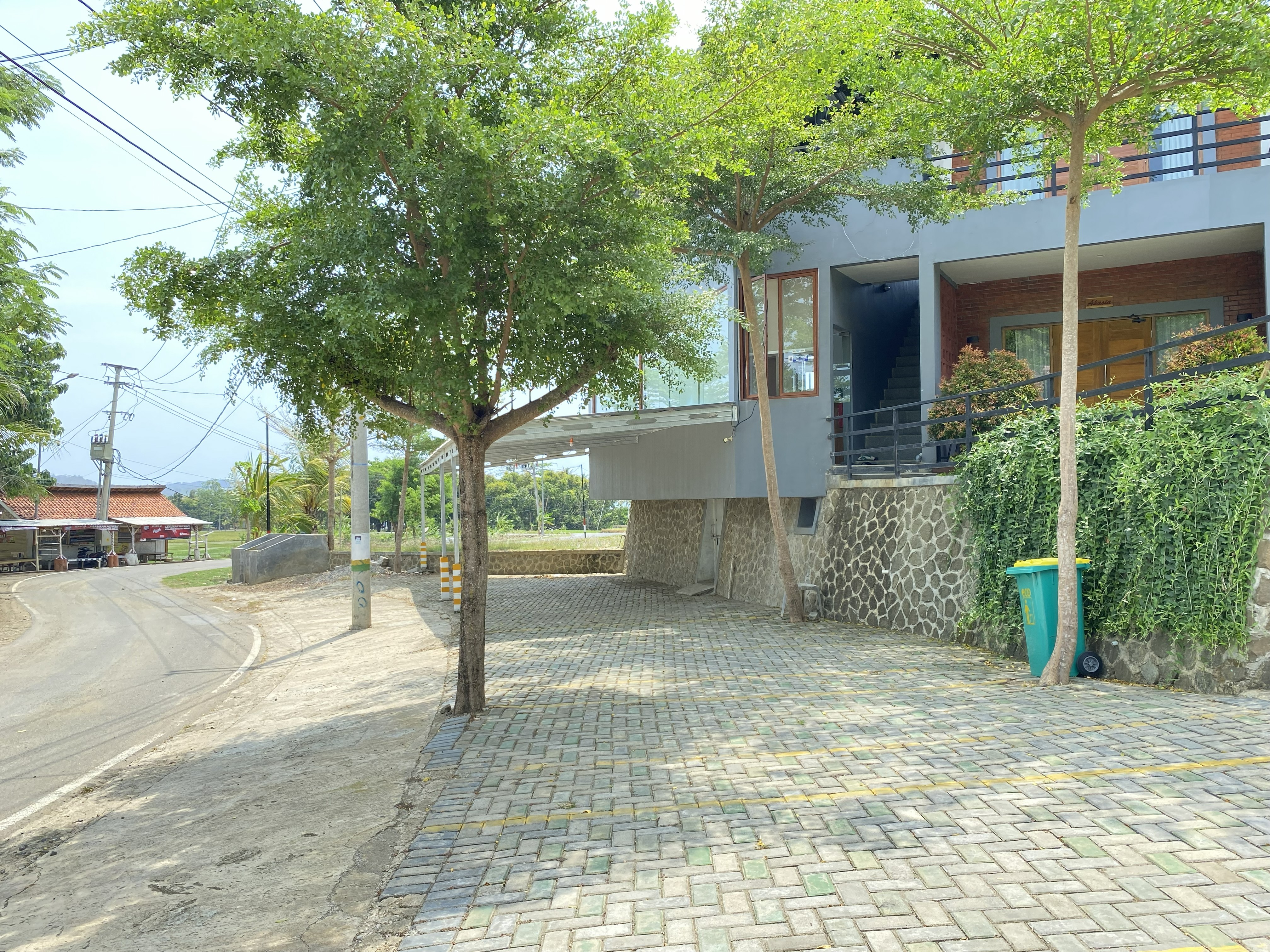 Area parkir gratis Villa Padi Ciletuh, tersedia untuk semua tamu