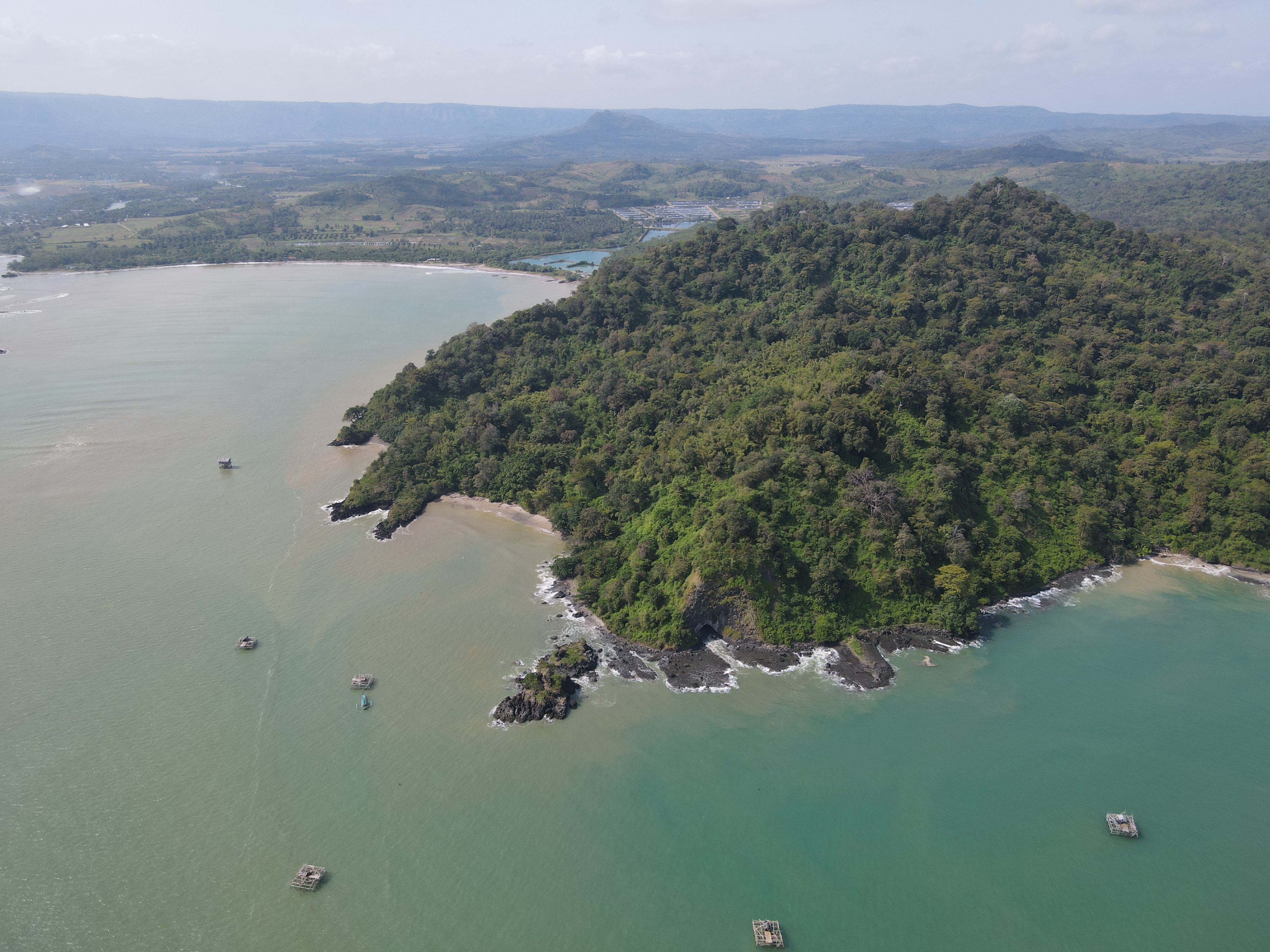 Paket wisata Geopark Ciletuh dari Villa Padi Ciletuh — banana boat, snorkeling, safari